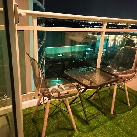 Beach Front Living In The Heart Of The City, Azure Residences 马尼拉 外观 照片