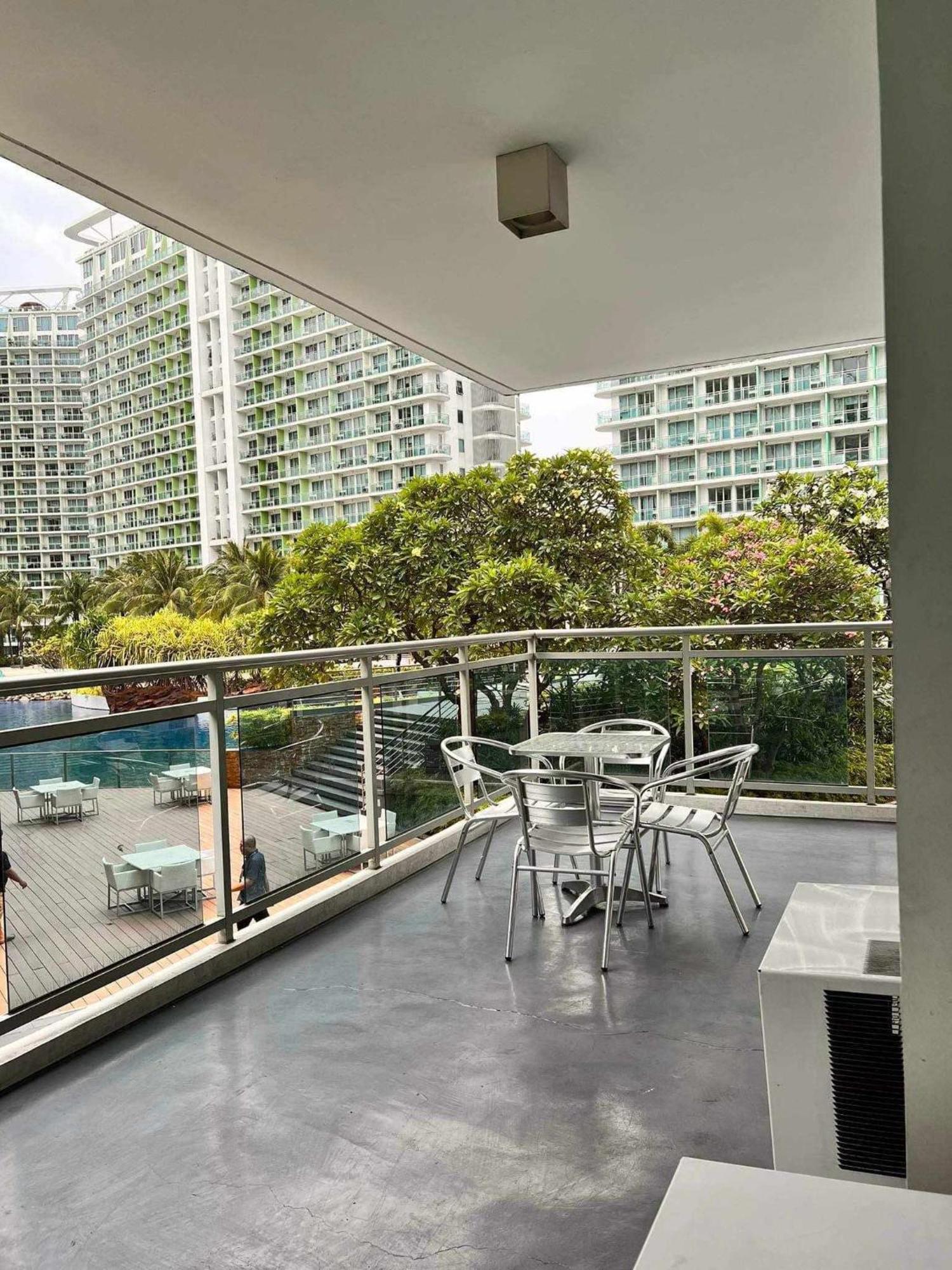 Beach Front Living In The Heart Of The City, Azure Residences 马尼拉 外观 照片