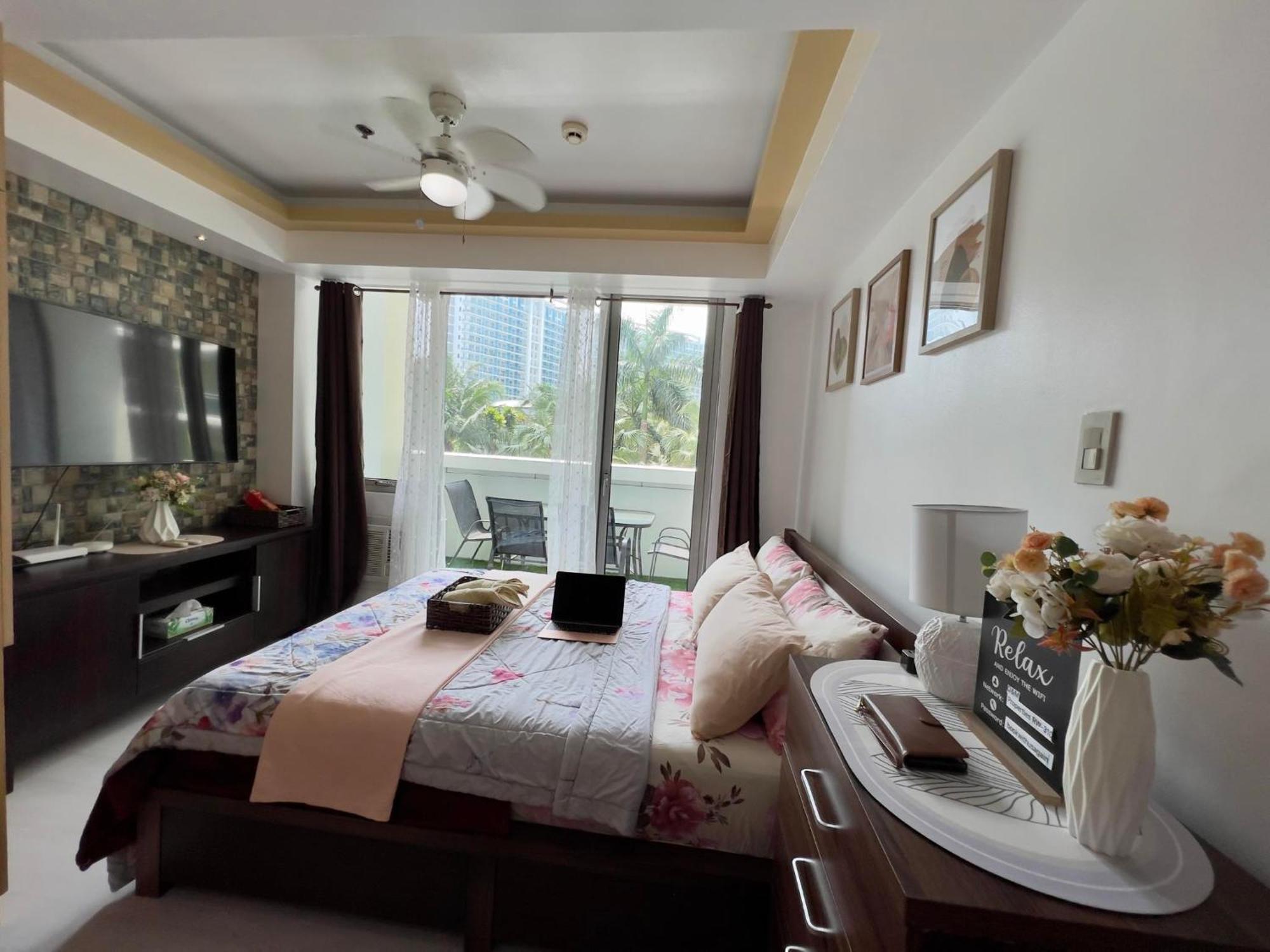 Beach Front Living In The Heart Of The City, Azure Residences 马尼拉 外观 照片