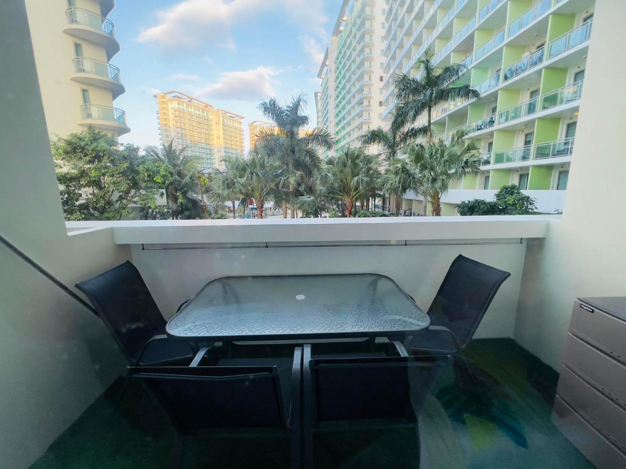 Beach Front Living In The Heart Of The City, Azure Residences 马尼拉 客房 照片