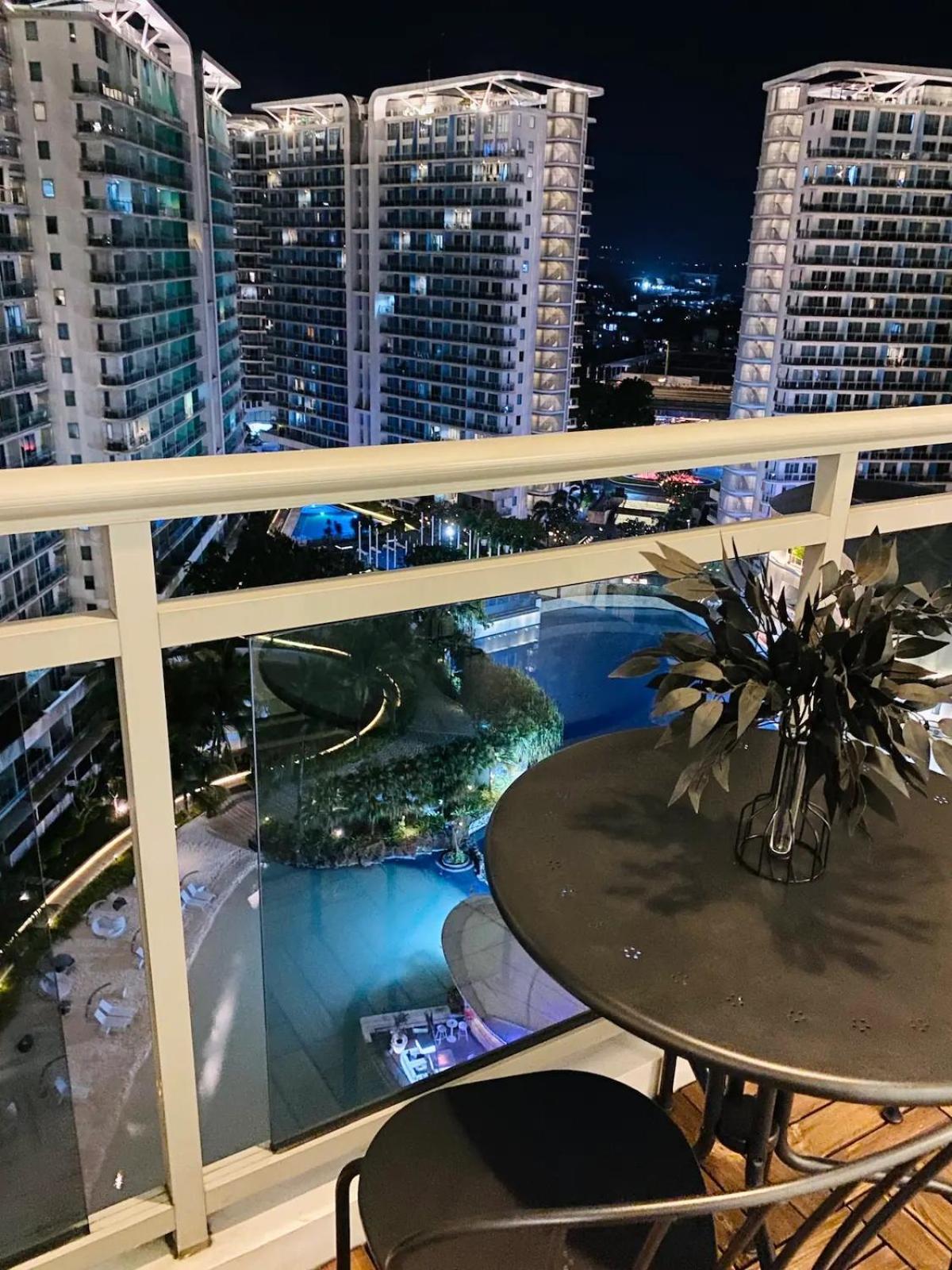 Beach Front Living In The Heart Of The City, Azure Residences 马尼拉 外观 照片