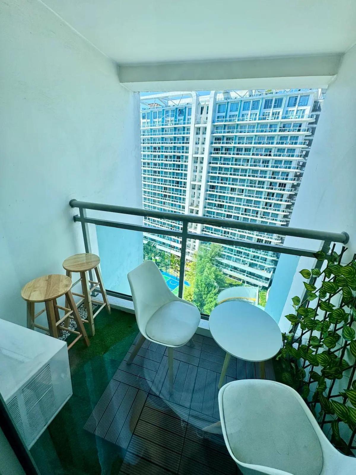 Beach Front Living In The Heart Of The City, Azure Residences 马尼拉 外观 照片