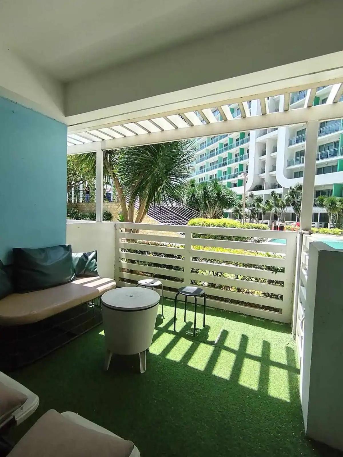Beach Front Living In The Heart Of The City, Azure Residences 马尼拉 外观 照片